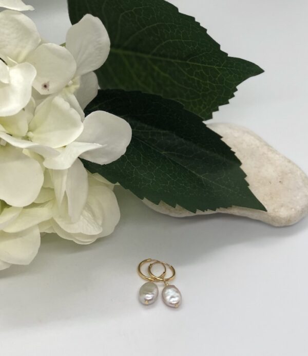 Miranda øreringe med ferskvands perler og 18 karat guld forgyldt sølv kreol 12 mm ca 3 cm