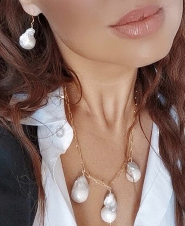 Boss Lady halskæde i 18 karat guld forgyld halskæde med store barokke ferskvands perler 50 cm