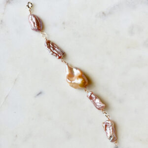 Rosalie perlearmbånd barok lyserøde guld farvet ferskvands kulturperler unikke 18 karat forgyldt sølv lås 18 cm