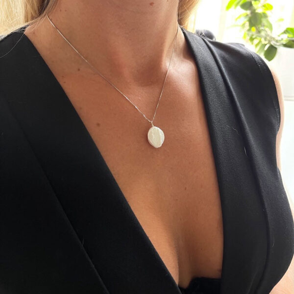 Thin Coin Pearl halskæde i rhodineret sterling sølv tynd venezia kæde og flad barok ferskvands perle 45 cm