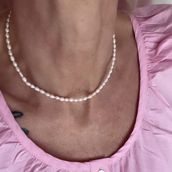 String of pearls – 40, 42, 45 cm – pärlhalsband förgyllt lås – äkta pärlor ca 5mm